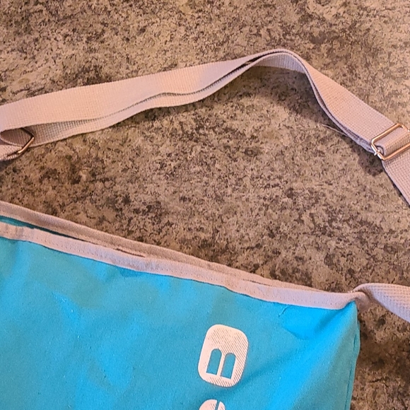 BUCKLE Canvas Shoulder Bag - Picture 4 of 7